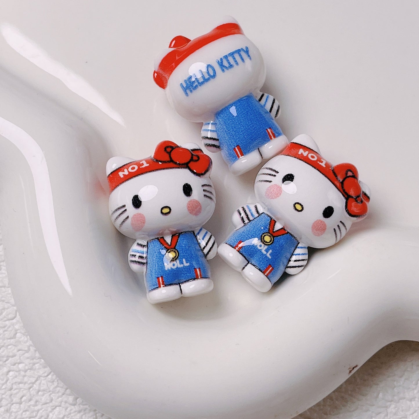 Cute Standing Cartoon Cat Acrylic Beads, Straight Hole Charms for DIY Phone Charm, Keychain, Pen & Bag Accessories, Kawaii Style, Sold by Pack