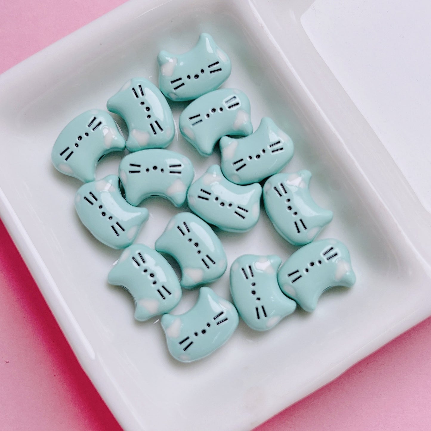 Cream Alloy Cat Head Beads, Vertical Hole Loose Beads for DIY Phone Charms, Necklaces, Pendants & Jewelry Making Supplies